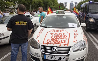 Los taxistas durante la protesta contra Uber de septiembre de 2014 en Madrid.