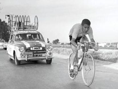 Anquetil en una crono de la Vuelta.