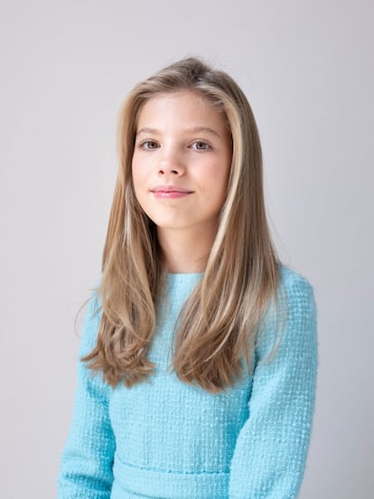 La infanta Sofía también tiene su retrato oficial. "Se nota que están habituadas a las fotos. Tanto ella como su hermana se estuvieron muy quietas y fueron muy colaboradoras", cuenta De Castro.