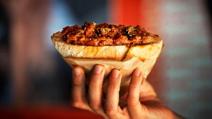 Bocadillo de berenjenas con salsa de tomate, de Oguis, en Madrid.