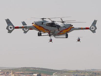 Acrobacias de helicópteros en la base de Armilla