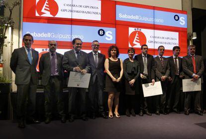 Representantes de las empresas premiadas durante el acto de la Cámara de Comercio de Gipuzkoa.