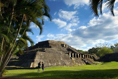 Una de las estructuras piramidales mayas del sitio arqueológico de Tazumal, en El Salvador.