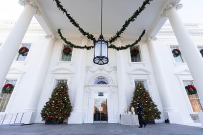 Decoraciones en la fachada norte de la Casa Blanca, este lunes. 