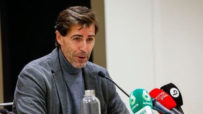 El presidente de la Real Federación Española de Fútbol, Raúl Chapado, durante la rueda de prensa de este jueves.