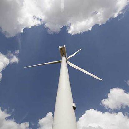 Aerogenerador del parque eólico de la comarca de Tierras Altas, Soria.