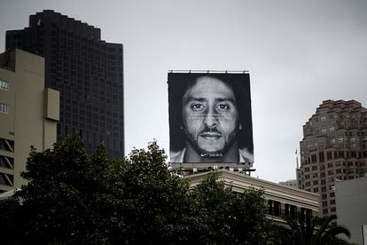 Valla publicitaria de San Francisco con la imagen del deportista en la polémica campaña de Nike.