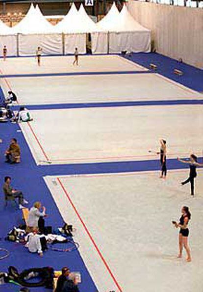 Varias gimnastas se entrenan en las instalaciones del Ifema habilitadas para acoger el Mundial.