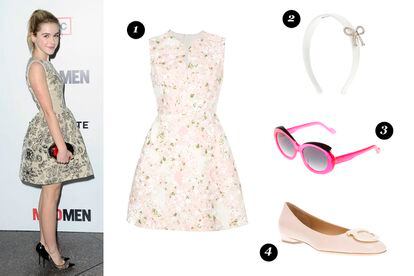 Dentro del armario de Sally Draper (Mad Men)

	1. Vestido de Giambattista Valli (1.500 euros)

	2. Diadema de Red Valentino (66 euros)

	3. Gafas 'Jackie O' de Courreges (295 euros)

	4. Bailarina 'Sanna' de Salvatore Ferragamo (375 euros)