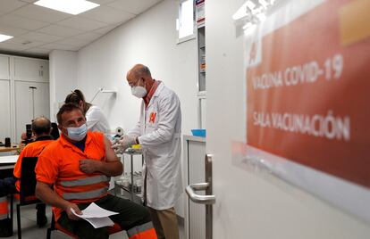 Vacunación en la Comunidad Valenciana, en la sede de una empresa de agricultura.