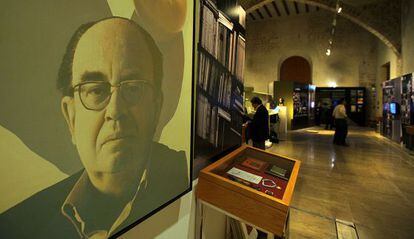 Imatges del poeta han estat recollides en l'exposició.
