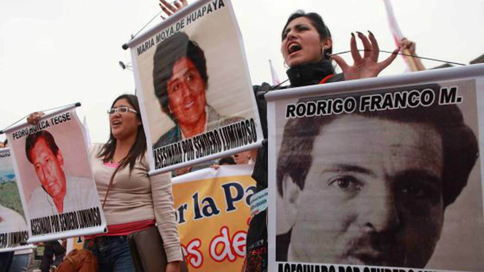 Una marcha por la paz moviliza en Lima a estudiantes contra el terrorismo |  Internacional | EL PAÍS