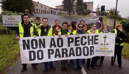 Trabajadores del Parador de Ver&iacute;n protestan contra el posible cierre