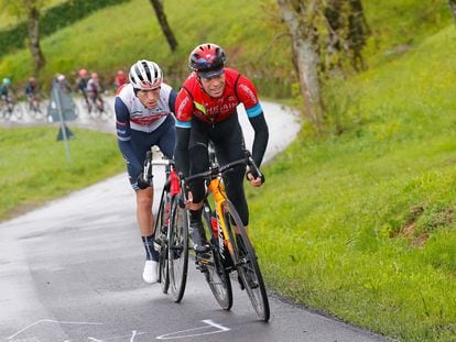 Mikel Landa durante los últimos kilómetros de la cuarta etapa del Giro d'Italia 2021.