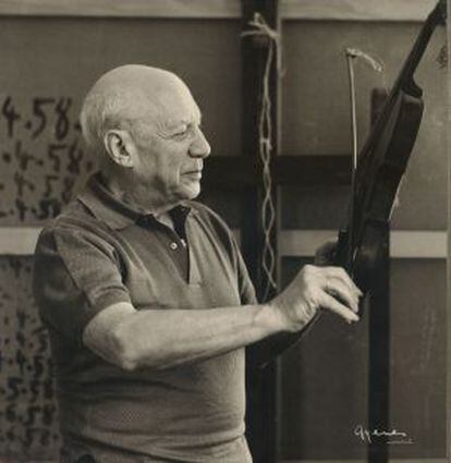 Picasso con su violín de Ingres, de Gyenes.