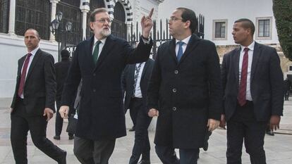 Mariano Rajoy este lunes con el primer ministro tunecino, Youssef Chahed.