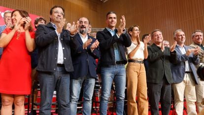 Pedro Sánchez y los líderes territoriales del PSOE en el Consejo Político Federal de septiembre de 2022 en Zaragoza.