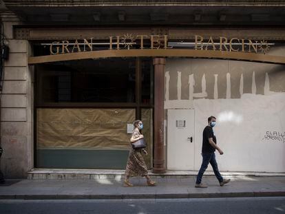 El Gran Hotel Barcino, en pleno centro de Barcelona, con sus accesos cerrados.