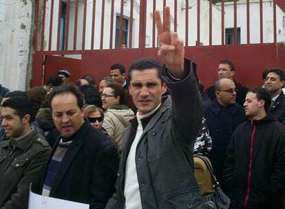 Hassan Barhoun, manifestándose el 17 de febrero ante el hospital psiquiátrico de Tetuán.