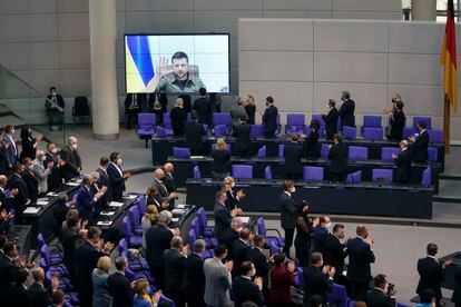 Volodímir Zelenski da un discurso virtual ante los miembros del Bundestag el pasado 17 de marzo.