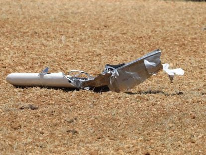 En foto, los restos del avión siniestrado en Inca, Mallorca. En vídeo, primeras imágenes del accidente aéreo en Mallorca.