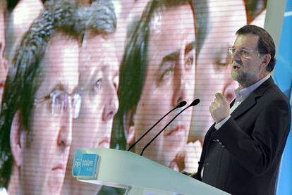 Rajoy, durante su intervención ayer en la clausura de una convención del PP en Santiago de Compostela.