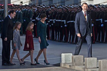 Apertura solemne de las Cortes Generales de la XII Legislatura en el Congreso de los Diputados. Llegada de los reyes Felipe y Letizia, junto a sus hijas Leonor y Sofía, y el presidente del Gobierno, Mariano Rajoy, 17 de noviembre de 2016.