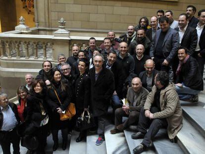 Adri&agrave;, en el centro, tras la presentaci&oacute;n.