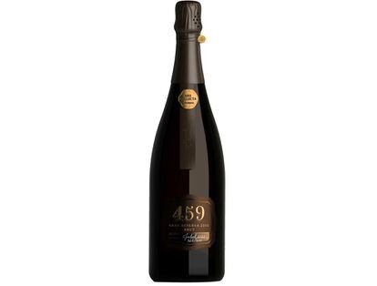 Codorníu presenta Ars Collecta 459, su cava más valioso, en una edición de 2.904 botellas, fruto de un coupage con las mejores uvas de tres parajes calificados de Catalunya, xarel-lo de La Fideuera (Penedès), pinot noir, de El Tros Nou (Serralada de Prades), y chardonnay, de la Pleta (Costers del Segre). El resultado es un vino, con una fermentación de 36 meses, que se elabora de manera artesanal. El número, 459, rinde homenaje al número de cosechas realizadas por la bodega. En boca es cremoso, denso, equilibrado y complejo. Precio: 175 euros.