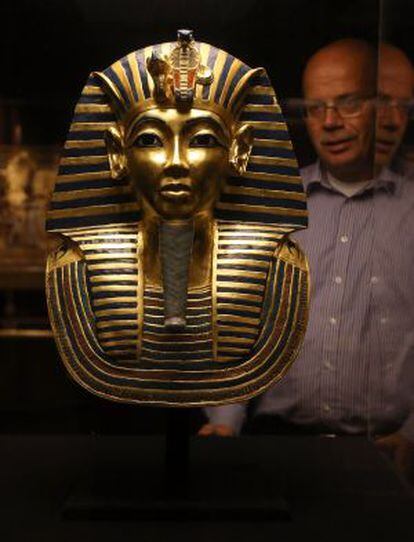 Recreación de la máscara dorada del faraón.