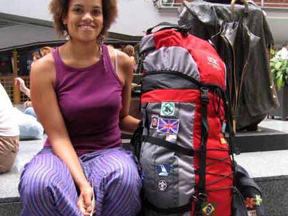 Nnenna Okeke, de Malta, con su equipaje en la estación de Atocha.