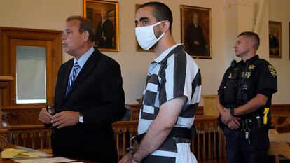 Hadi Matar, 24, center, listens to his public defense attorney Nathaniel Barone, left, addresses the judge while being arraigned in the Chautauqua County Courthouse in Mayville, NY., Saturday, Aug. 13, 2022. Matar, accused of carrying out a stabbing attack against “Satanic Verses” author Salman Rushdie, has entered a not-guilty plea on charges of attempted murder and assault. (AP Photo/Gene J. Puskar)