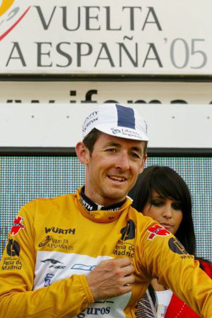 Roberto Heras, con el maillot amarillo de la Vuelta que ganó en 2005.