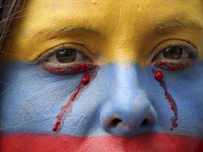 Una manifestante durante las protestas en contra del Gobierno de Iván Duque.