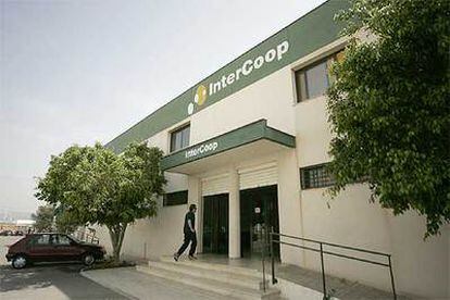 Fachada de la sede de Intercoop en Almassora (Castellón).