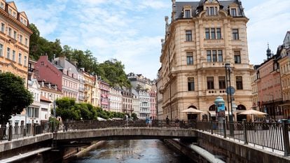 Una de las calles principales de la ciudad Karlovy Vary, en la República Checa.