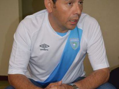Jimmy Morales, con la camiseta de la selección guatemalteca.
