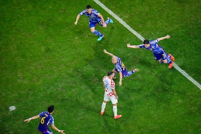 Daizen Maeda celebra el gol anotado contra Croacia en la primera parte.