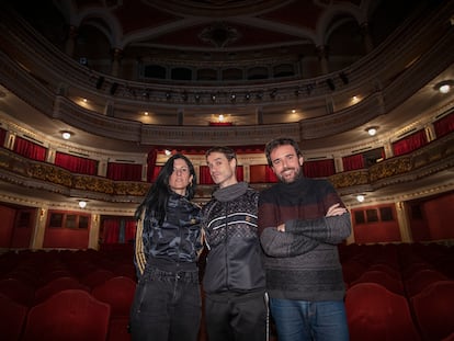 A la izquierda, Ana Sánchez Acevedo, directora y dramaturga; en el centro Juan Luis Matilla, bailarín y coreógrafo de la obra 'El baile de San Vito', y Pedro Rojas-Ogáyar, director musical.