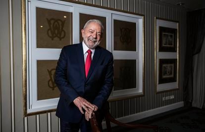 Lula da Silva posa tras la entrevista en el hotel Wellington, en la madrileña calle Velázquez.