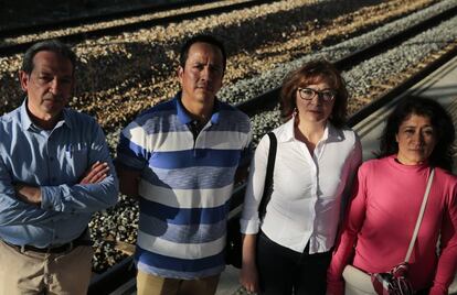 José Martín, Catalina Jiménez, Jakeline Rivera y Dante Scherman en la estación de Santa Eugenia.