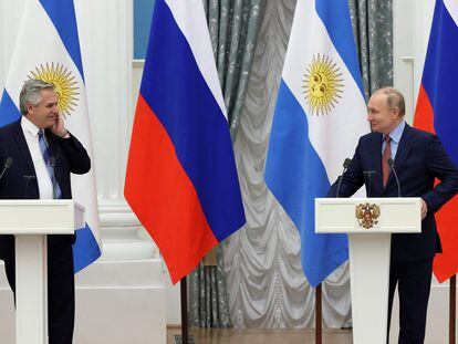 Alberto Fernández (izquierda) y Vladímir Putin, el pasado día 3 en Moscú.