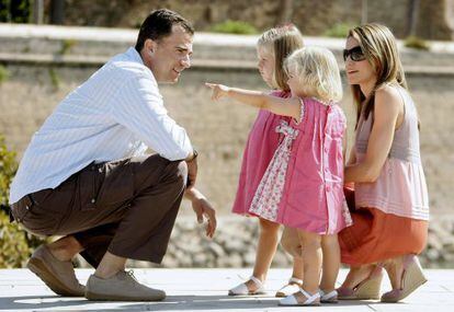 Los Príncipes con las infantas Leonor y Sofía, en Palma en 2009.