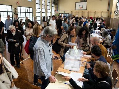 Votaciones en el instituto La Sedeta. en el Eixample de Barcelona.