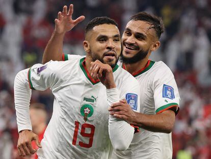 En-Nesyri celebra su gol para Marruecos con su compañero Boufal.