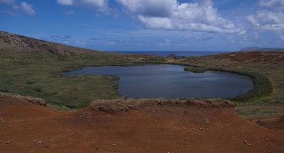 Uno de los lagos de la Isla de Pascua.