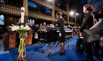 Céline Dion durante el funeral de su marido.