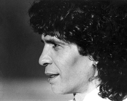 El cantaor flamenco Camarón de la Isla posa para una entrevista, en 1989.