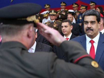 Maduro en un acto militar, este miércoles. En vídeo, las tensiones por la muerte del capitán Acosta.