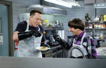 Elon Musk durante su cameo en la serie 'The Big Bang Theory'.